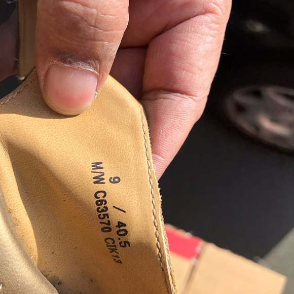 BOC  C63570 Metalic Gold FLOWER WEDGE SANDALS LEATHER Size 9 - Picture 13 of 14